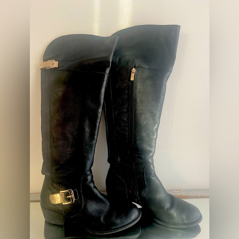 Vince Camuto knee boot size 8, gorgeous boots, good condition